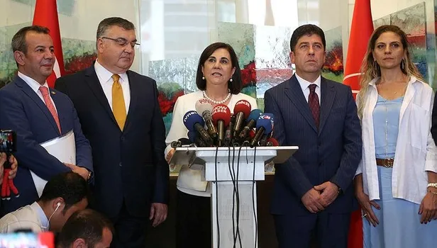 CHP'de kim istifa etti? CHP'de istifa depremi: Parti Meclis Üyesi Gaye Usluer CHP'den istifa etti