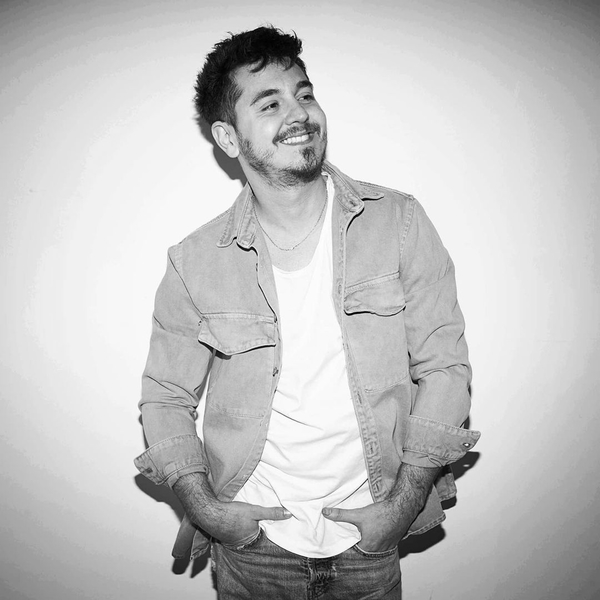 1617712501753.jpg Kolpa grubunun solisti Barış Yurtçu aşka geldi! Eşi Deniz Baysal’ın doğum gününü bakın nasıl kutladı-4