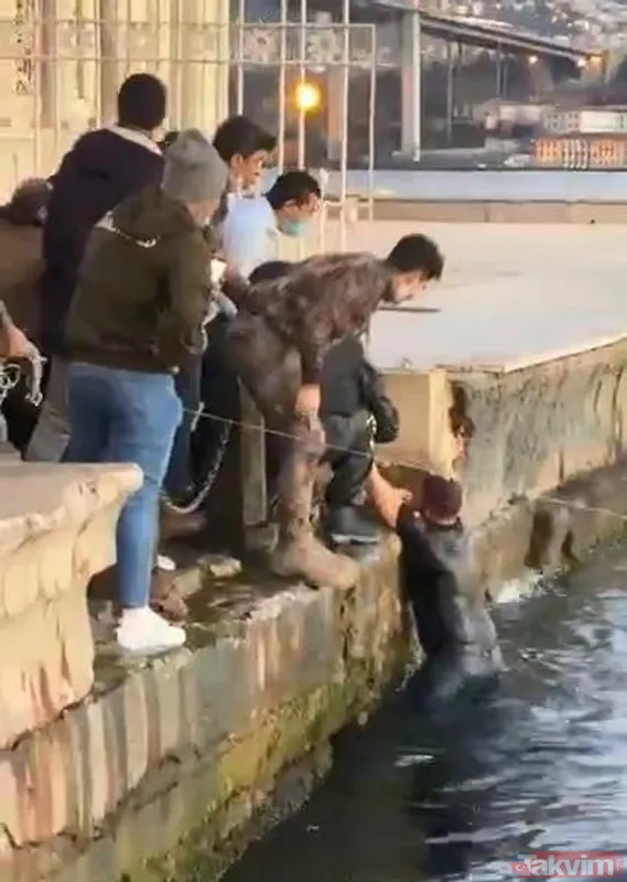 Özel Harekat polisi İstanbul Boğazı'na atlayıp turisti kurtardı - 2