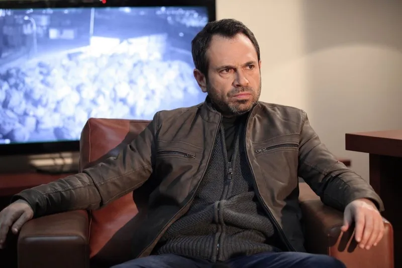 edhonun-yildizi-surpriz-kralini-yapti-eski-rolunu-aratmayacak-diziyle-geri-dondu-1709967513941.jpg Eski rolünü aratmayacak diziyle geri dönüyor! EDHO'nun başrolü sürprizin en kralını yaptı-6