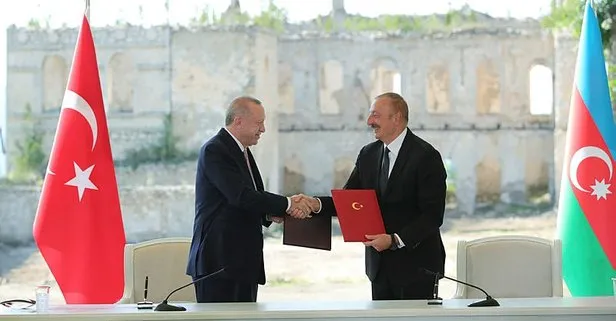 Bakan Akar’dan flaş açıklama: Aliyev ve Erdoğan’ın barış elini Ermenistan fırsat bilsin!