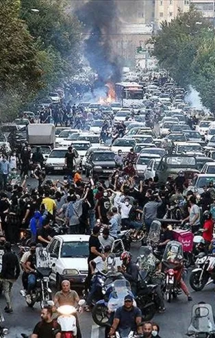 İran'da Mahsa Emini protestoları durmuyor! 300'den fazla ölü