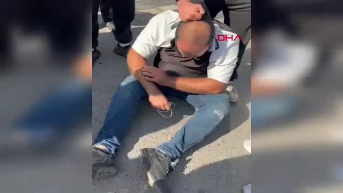 1789836798744.jpeg Zonguldak'ta çocukların görüntüsünü çeken ahlaksızı vatandaş yakaladı: Yere oturtup polise teslim ettiler!-3