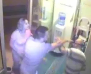 Müezzini darp eden kadın serbest bırakıldı