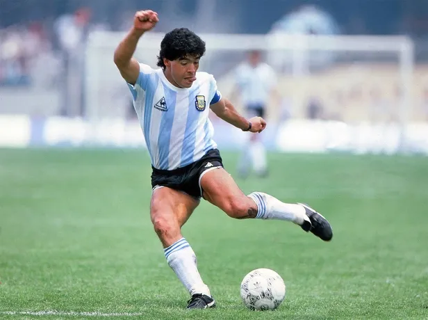 son-dakika-arjantinli-futbol-efsanesi-diego-armando-maradona-hayatini-kaybetti-1606322007437.jpeg
