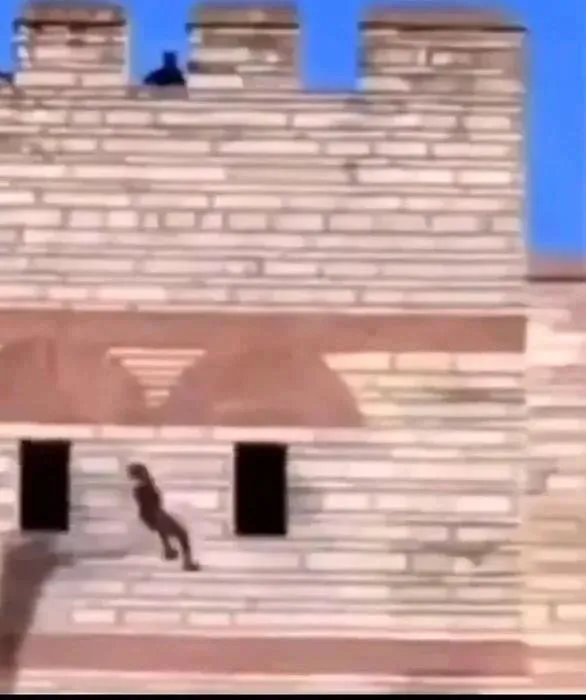 1728458373881.jpeg Surlardaki gizemli 3. kişinin sırrı çözüldü.