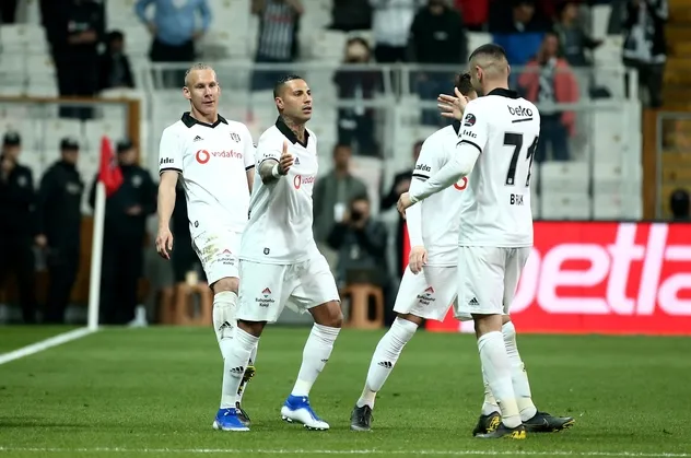 Beşiktaş zirve yarışını bırakmadı! (MS: Beşiktaş 2-1 A. Alanyaspor)