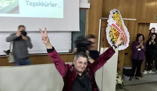 TTB Başkanı Şebnem Korur Fincancı yerli aşı TURKOVAC'ı bu kez PKK paçavrasında kötüledi-2