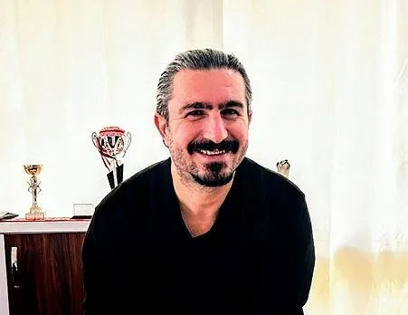 Yerel gazetede taciz iddiası! Stajyerin ellerini tutup...