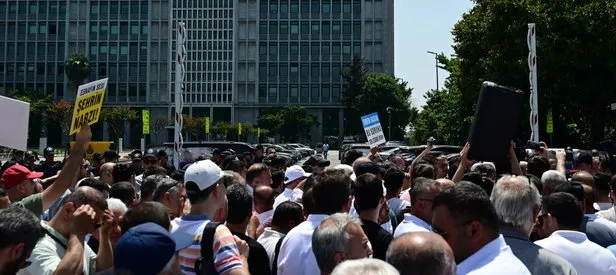 İBB binası önünde protesto