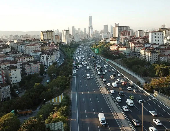 TEM’de trafiği kilitleyen kaza