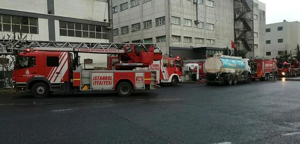 Son dakika: Esenyurt’ta plastik üretimi yapan fabrikada yangın-1