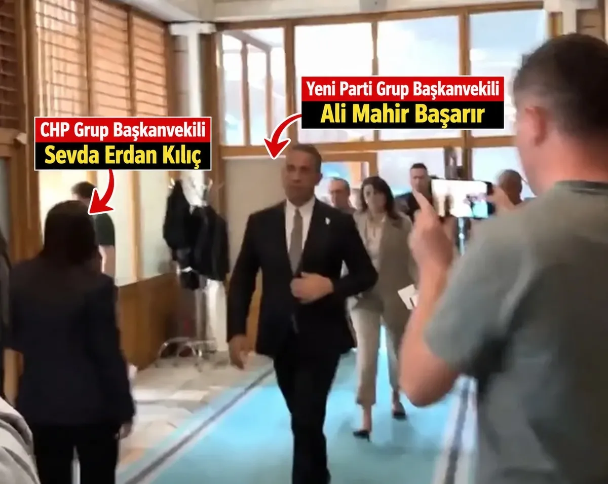 chp-yeni-parti-hattinda-selam-kesildi-ali-mahir-basarir-ile-sevda-erdan-kilictan-olay-hareket-1789566284608.jpeg CHP-Yeni Parti hattında selam kesildi! Ali Mahir Başarır ile Sevda Erdan Kılıç'tan olay hareket-2