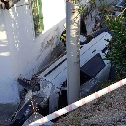 Denizli’de otomobil evin bahçesine girdi! Kazayı duyup aldırmadılar: 1 ölü