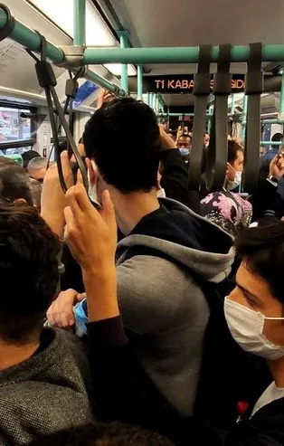 Bağcılar-Kabataş tramvayında tıka basa yolculuk! Sosyal mesafe hiçe sayıldı