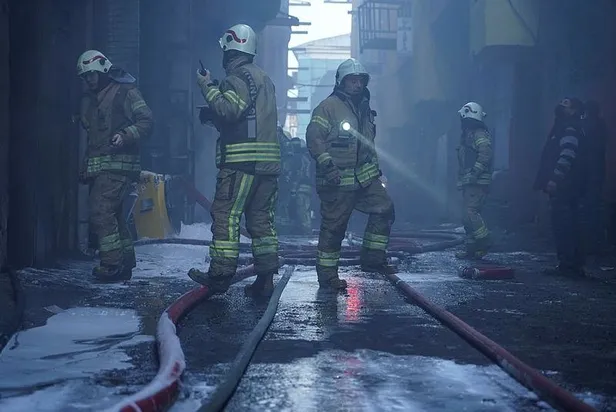Son dakika: İstanbul Bayrampaşa'da sanayi sitesinde yangın-1