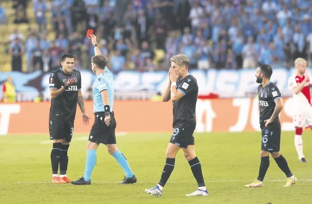 trabzonspor-monaco-onunde-uc-golle-teslim-oldu-maxi-gomezin-11-dakikada-atilmasi-maca-damga-vurdu-1665096364450.jpeg