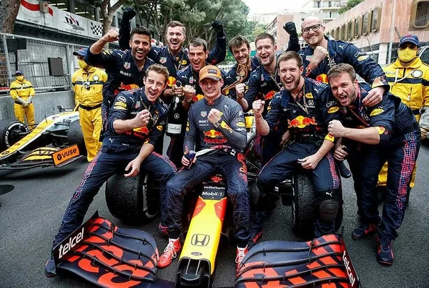 f1-monako-grand-prixsinde-yarisi-max-verstappen-kazandi-1621786989719.jpeg