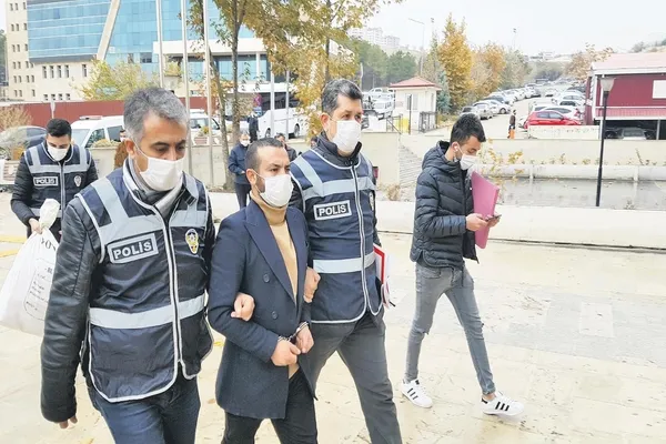 sosyal-kavga-1607553908704.jpeg Elazığ'da sosyal kavga! Tartıştığı kadına kurşun attı-2