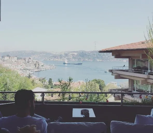 Denizin üstündeki evinde temizliği de kendi yapıyor!-13