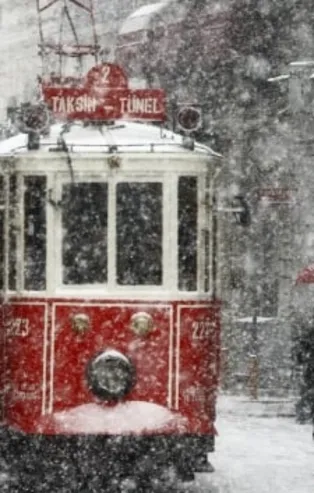 Vali okulları tatil etti, sosyal medya yıkıldı! İşte birbirinden ilginç mesajlar...