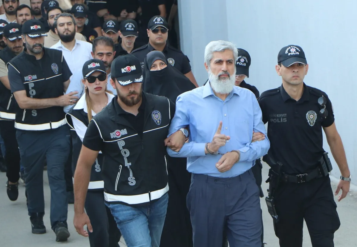 Din istismarına af yok! Suç örgütü lideri Alparslan Kuytul ve eşinin de aralarında bulunduğu 35 kişi tutuklandı-2
