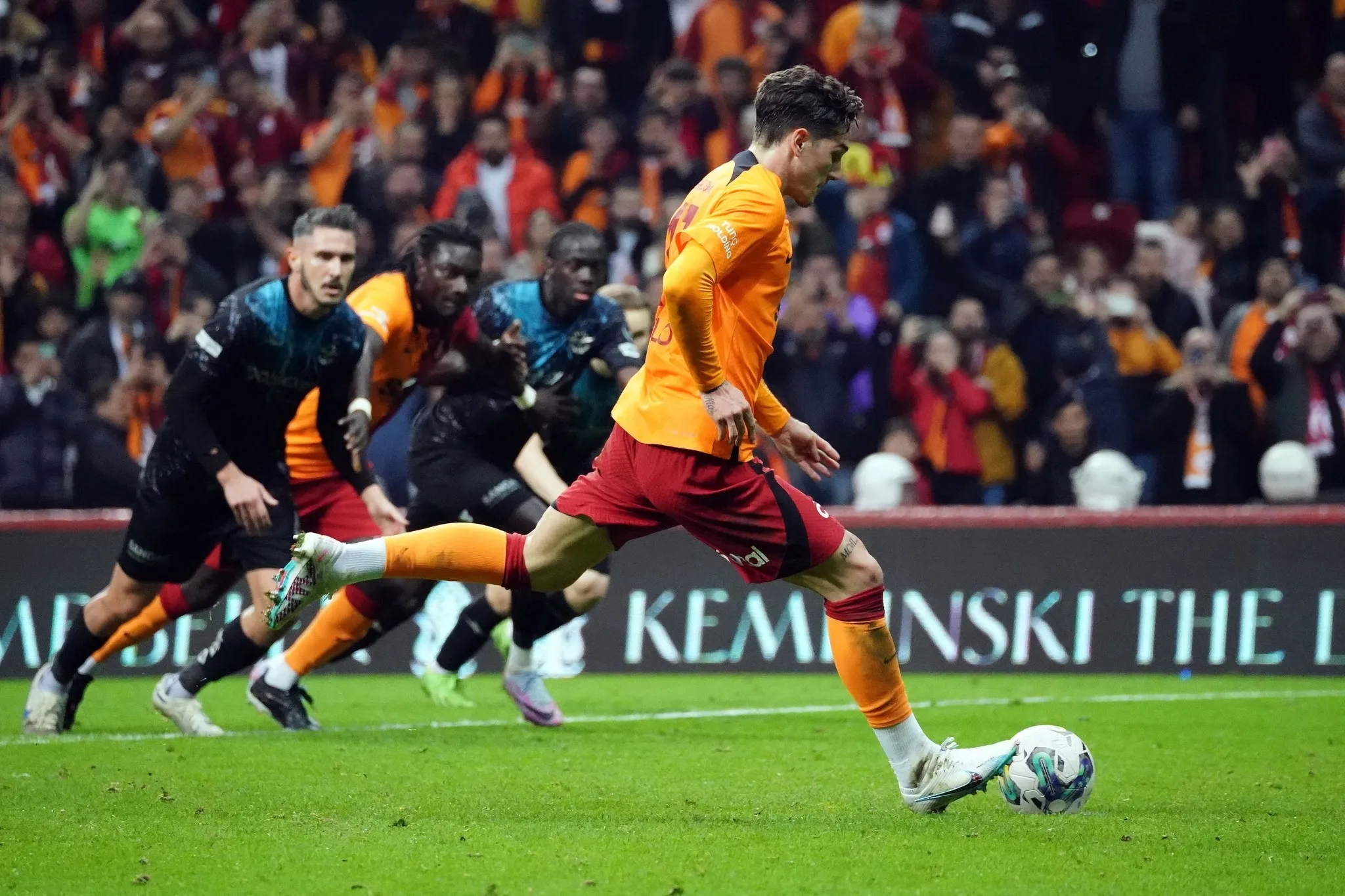 Galatasaray'dan inanılmaz transfer! Arda Güler'i geride bırakmıştı - 4