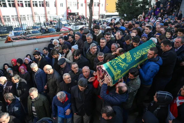 Son dakika... Kartal'da çöken binada hayatını kaybedenler için cenaze törenleri düzenleniyor-2