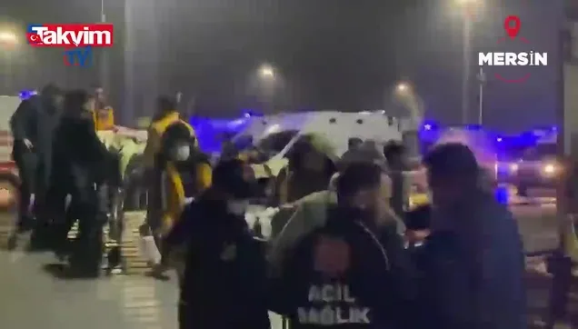 MSB paylaştı! TCG İskenderun Gemisi depremde yaralanan vatandaşlarımızın tahliyesine devam ediyor
