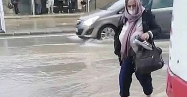 İzmir’e yine aynı görüntü! Sağanak yağış sonrası dereler taştı ev ve iş yerlerini su bastı