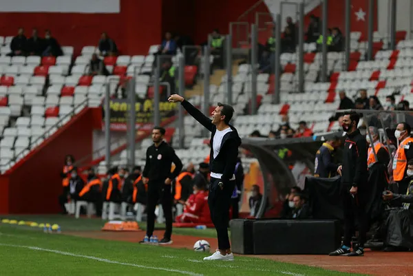 antalyaspor-alanyaspor-canli-anlatim-1638016486461.jpg Antalyaspor - Alanyaspor maç sonucu: 3-0 | Spor haberleri-7