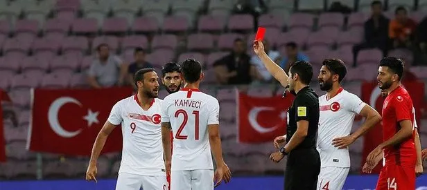 Cenk Tosun’u çıldırtan kırmızı kart!