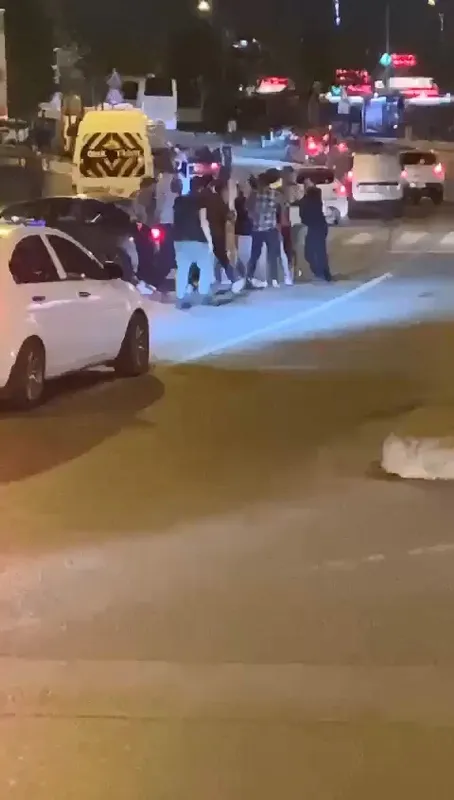 ne-alip-veremediginiz-var-be-umraniyede-iki-surucu-arasinda-yumruk-yumruga-yol-verme-kavgasi-1664261794514.jpg Ne alıp veremediğiniz var be! Ümraniye'de iki sürücü arasında yumruk yumruğa yol verme kavgası-3