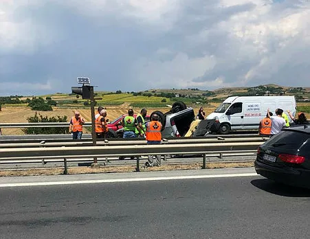 TEM otoyolunda 5 araç birbirine girdi! Yaralılar var