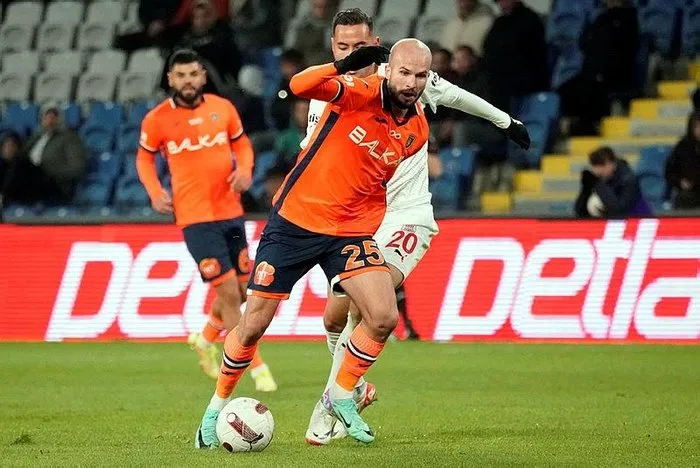 basaksehir-4-mac-sonra-3-puana-kavustu-basaksehir-pendikspor-mac-sonucu-1701115354831.jpeg