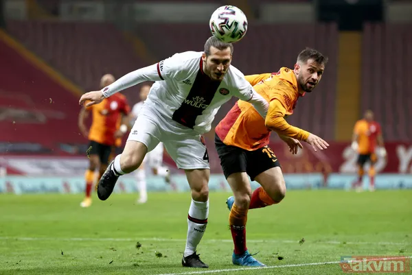 Galatasaray'da Fatih Terim hepsinin biletini kesti! Tam 9 ayrılık birden... - 2