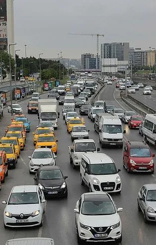Son dakika: İstanbul'da trafik yoğunluğu yüzde 62'ye ulaştı!