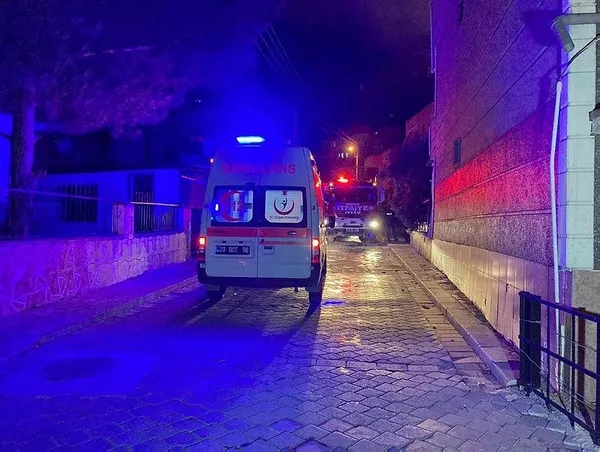 Denizli'de 3 katlı bina yandı! Uykuda yakalananlar ne yapacaklarını şaşırdı-2