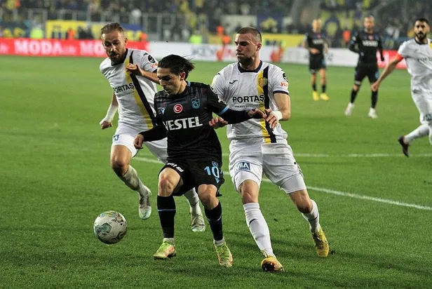 firtina-zirve-yarisinda-agir-yara-aldi-baskentteki-karsilasmada-ankaragucu-ve-trabzonspor-1-1-berabere-kaldi-1668193827302.jpeg Fırtına zirve yarışında ağır yara aldı! Başkent'teki karşılaşmada Ankaragücü ve Trabzonspor 1-1 berabere kaldı-3