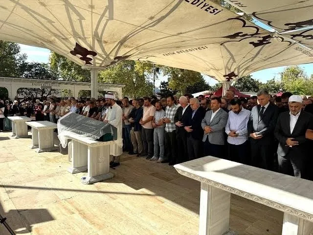1786386291859.jpeg Dijital sokaklarda çocuk avcıları: RTÜK'ün görmediği 3 saat 24 dakikada çocuklara ve gençlere neler oluyor?-8