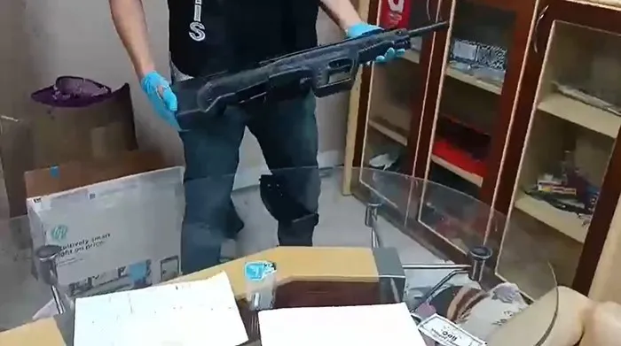 İzmir'de "Forza" ve "Yalı" gruplarındaki yapılanmalara operasyon: 28 şüpheli yakalandı, 4 firari aranıyor-3