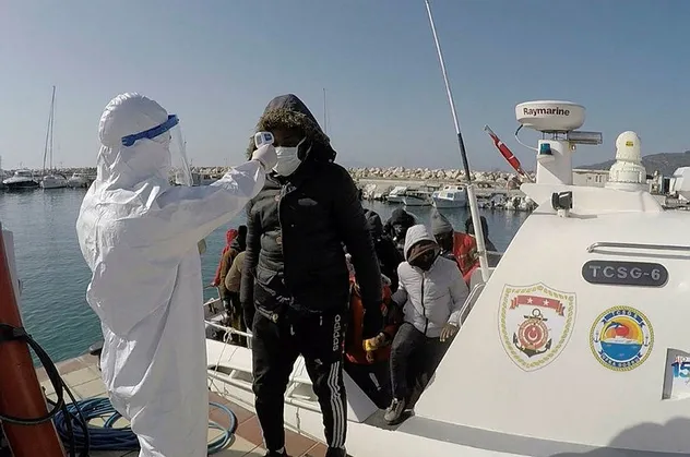 Çanakkale'de 33 kaçak göçmen kurtarıldı