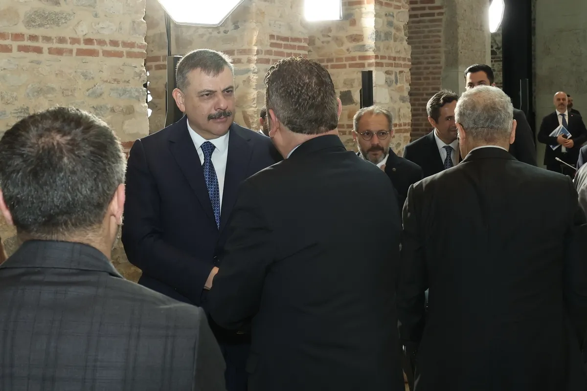 bakan-ciftci-duyurdu-okullarda-kamera-bekci-ve-siki-denetim-donemi-1777125417188.jpg Bakan Çiftçi duyurdu: Okullarda kamera, bekçi ve sıkı denetim dönemi-2