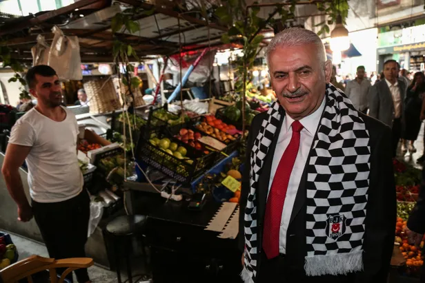 Binali Yıldırım, Beşiktaş Çarşı'da vatandaşlarla buluştu-7