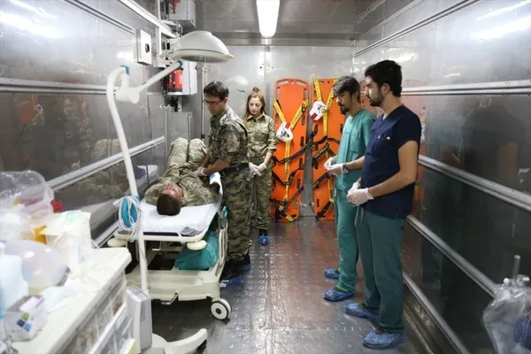 TSK'dan sınıra seyyar ilk yardım hastanesi-5