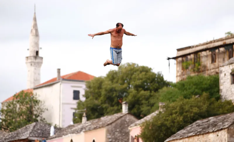  Bosna Hersek'teki Mostar Köprüsü'nde nefes kesen anlar!  - 12