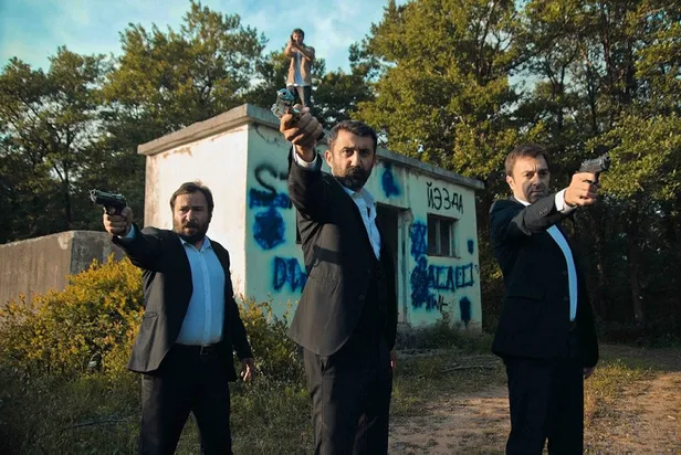 cukur-ekibinden-kimsenin-ummadigi-yeni-proje-bir-daha-benzeri-gelmez-denmisti-ancak-beklenen-oluyor-1634048245846.jpg Çukur ekibinden kimsenin ummadığı yeni proje! Bir daha benzeri gelmez denmişti ancak beklenen oluyor-2