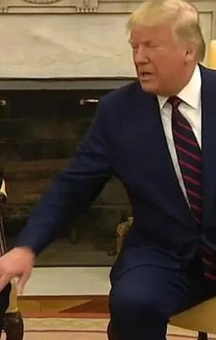 Trump'ın Finlandiya Cumhurbaşkanı Sauli Niinistö'ye yaptığı hareket soğuk rüzgarlar estirdi!