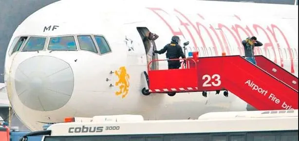 Pilot uçak kaçırdı!