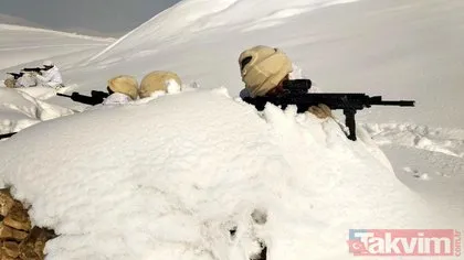 Komandolar 2 metre karda operasyonda! İşte o fotoğraflar...